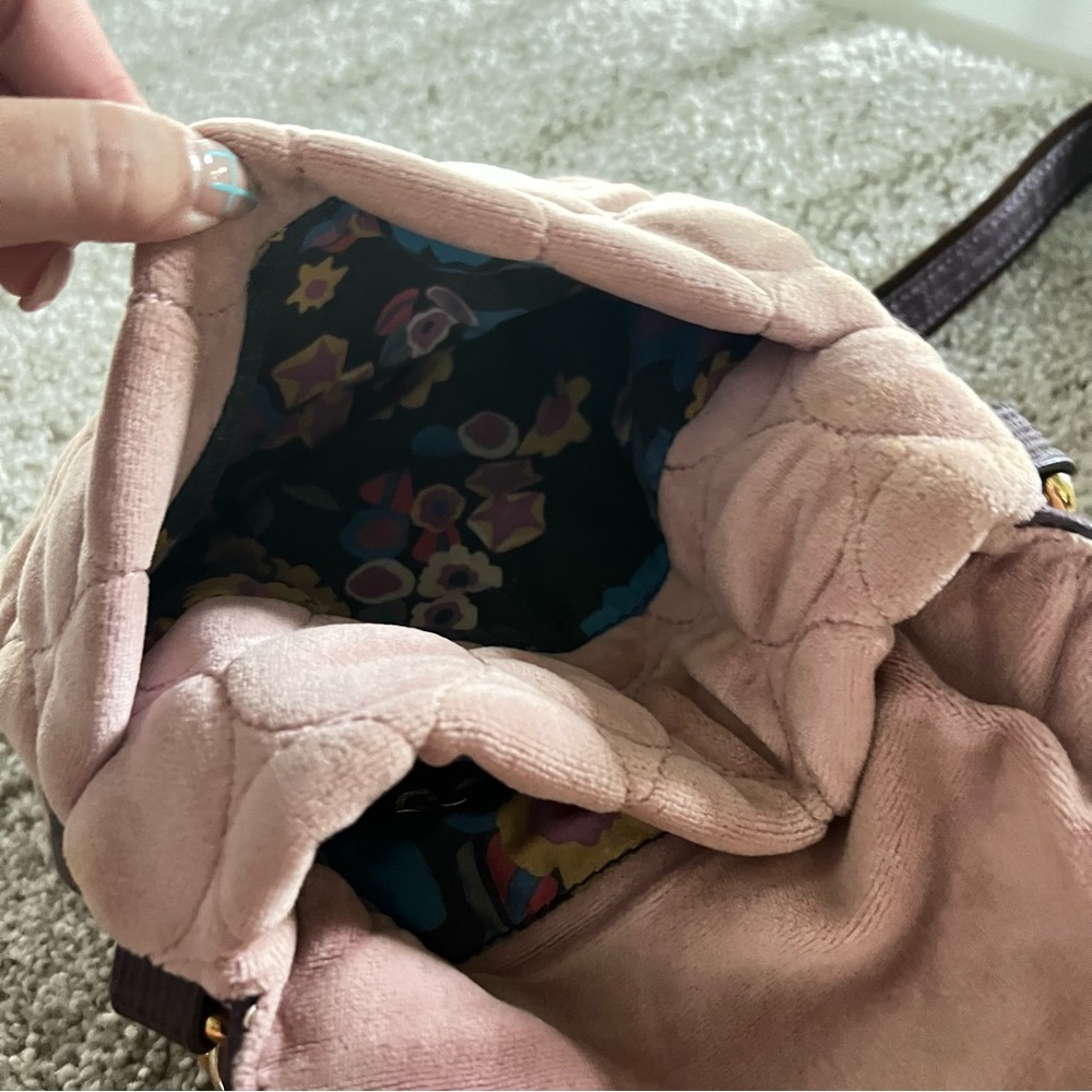 Juicy Couture Light Pink Velour Quilted Circles Duchess Puffy Crossbody Purse - Picture 6 of 7